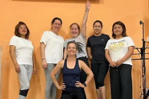 Participantes do projeto Caminhando com a Palavra reunidas após aula de atividade física e momento de comunhão cristã