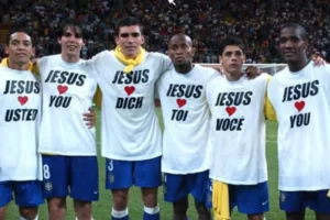 Atletas cristãos demonstrando sua fé